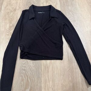 Abercrombie black wrapped cropped shirt